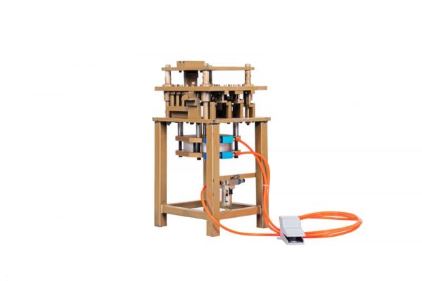 May-dot-dap-hoi-he-Viet-Phap-he-55-vat-canh-14-dao-180121-2-600x400