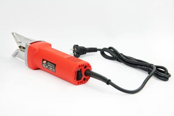 May-lam-sach-goc-ngoai-cua-nhua-180121-2-600x400